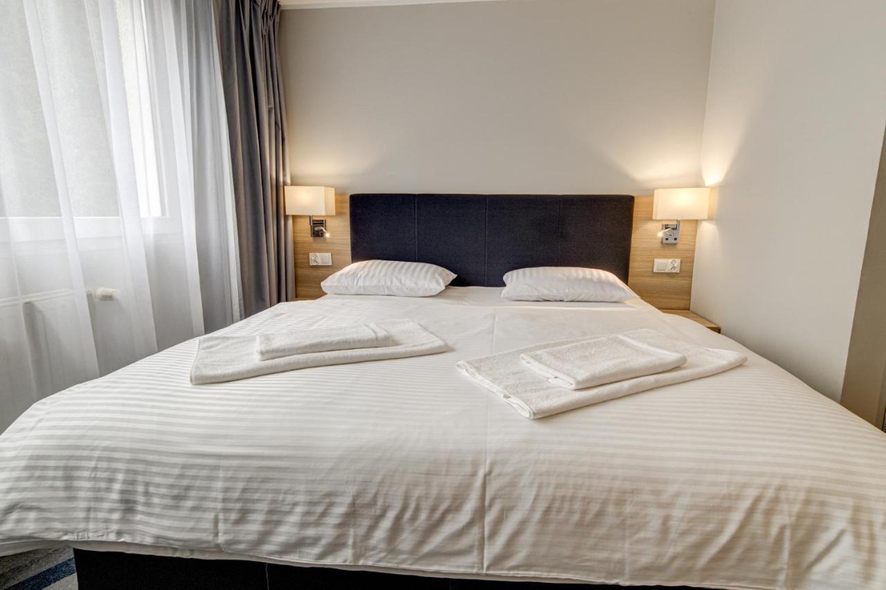 Hotel Dobosz Police Kültér fotó