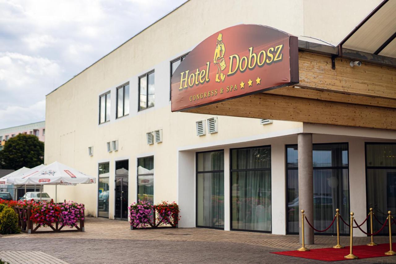 Hotel Dobosz Police Kültér fotó