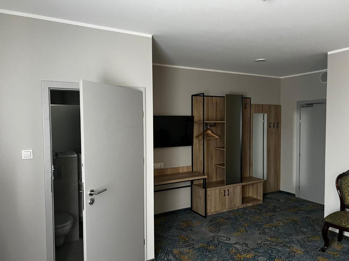 Hotel Dobosz Police Kültér fotó