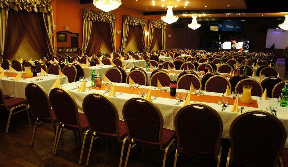 Hotel Dobosz Police Kültér fotó