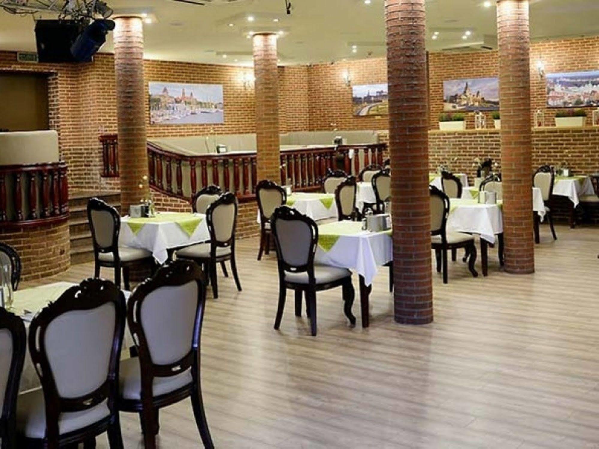 Hotel Dobosz Police Kültér fotó