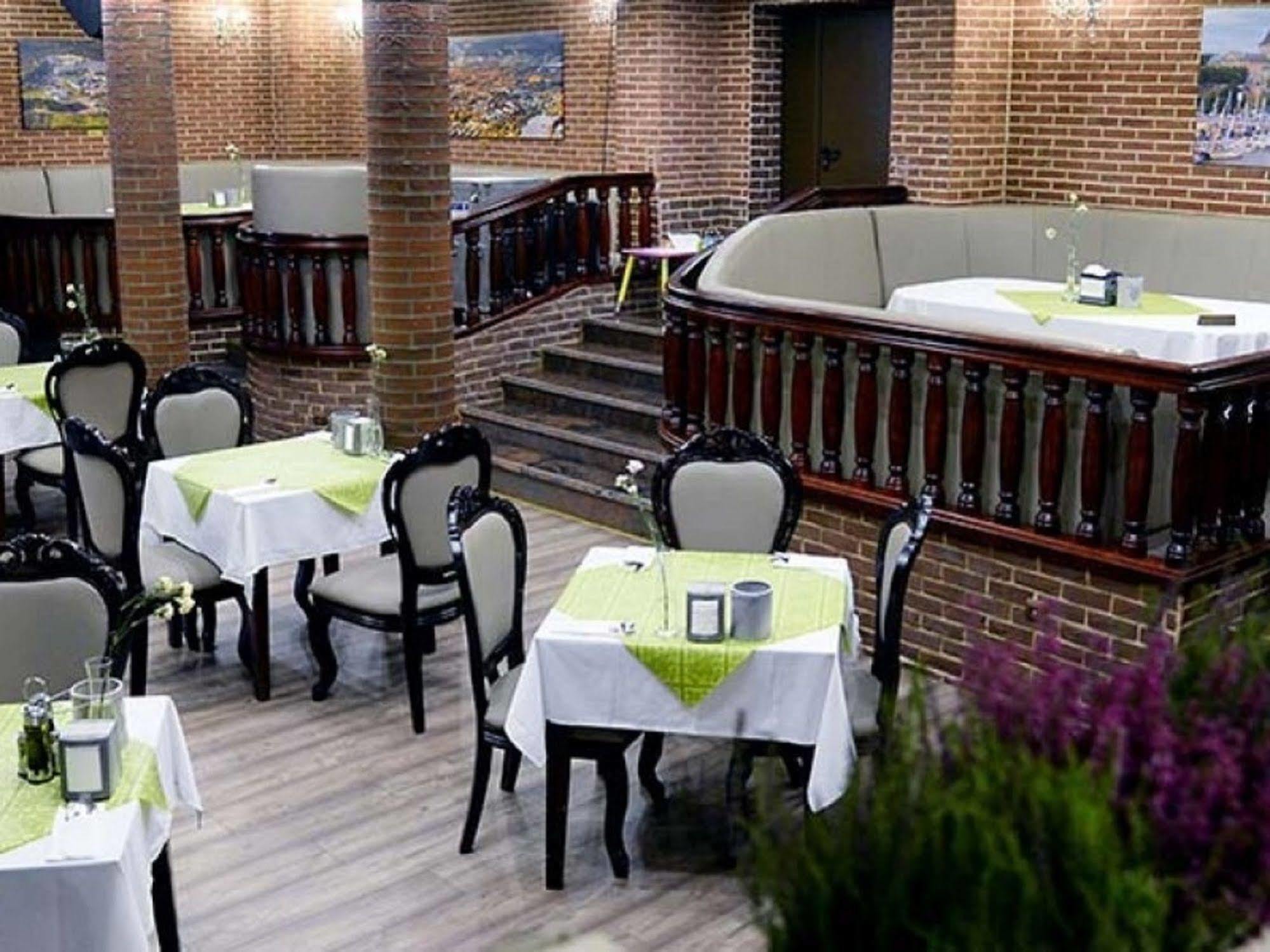 Hotel Dobosz Police Kültér fotó