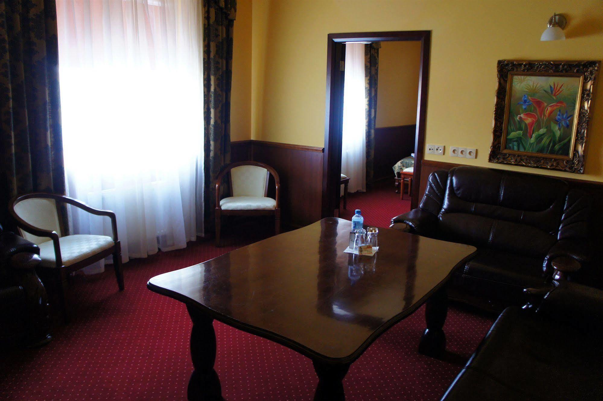 Hotel Dobosz Police Kültér fotó