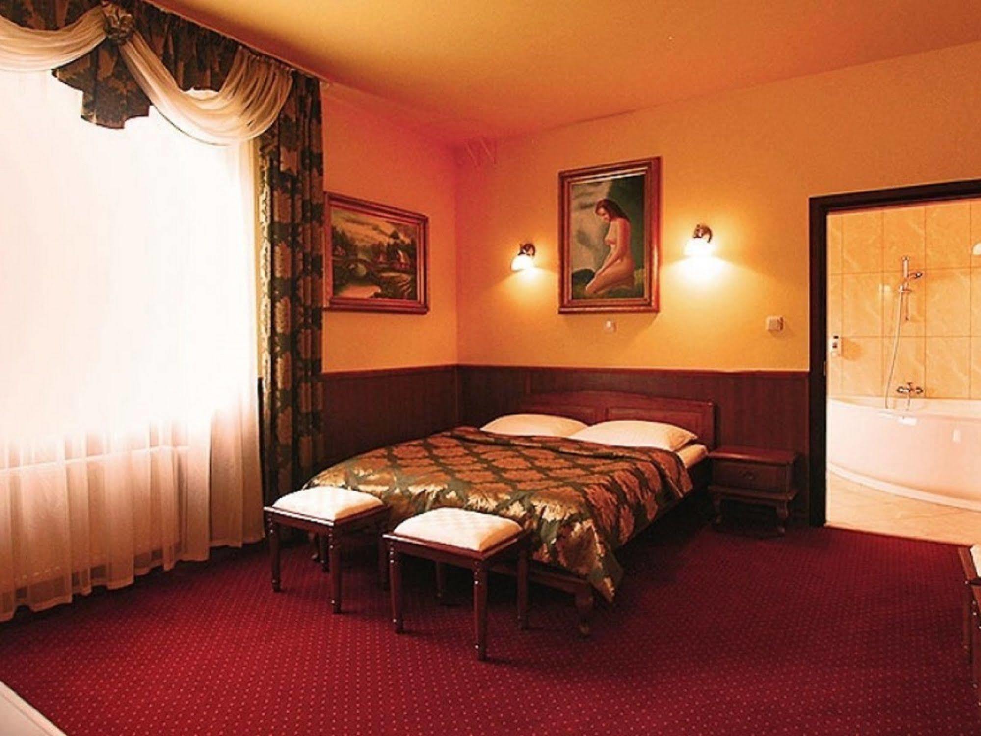 Hotel Dobosz Police Kültér fotó