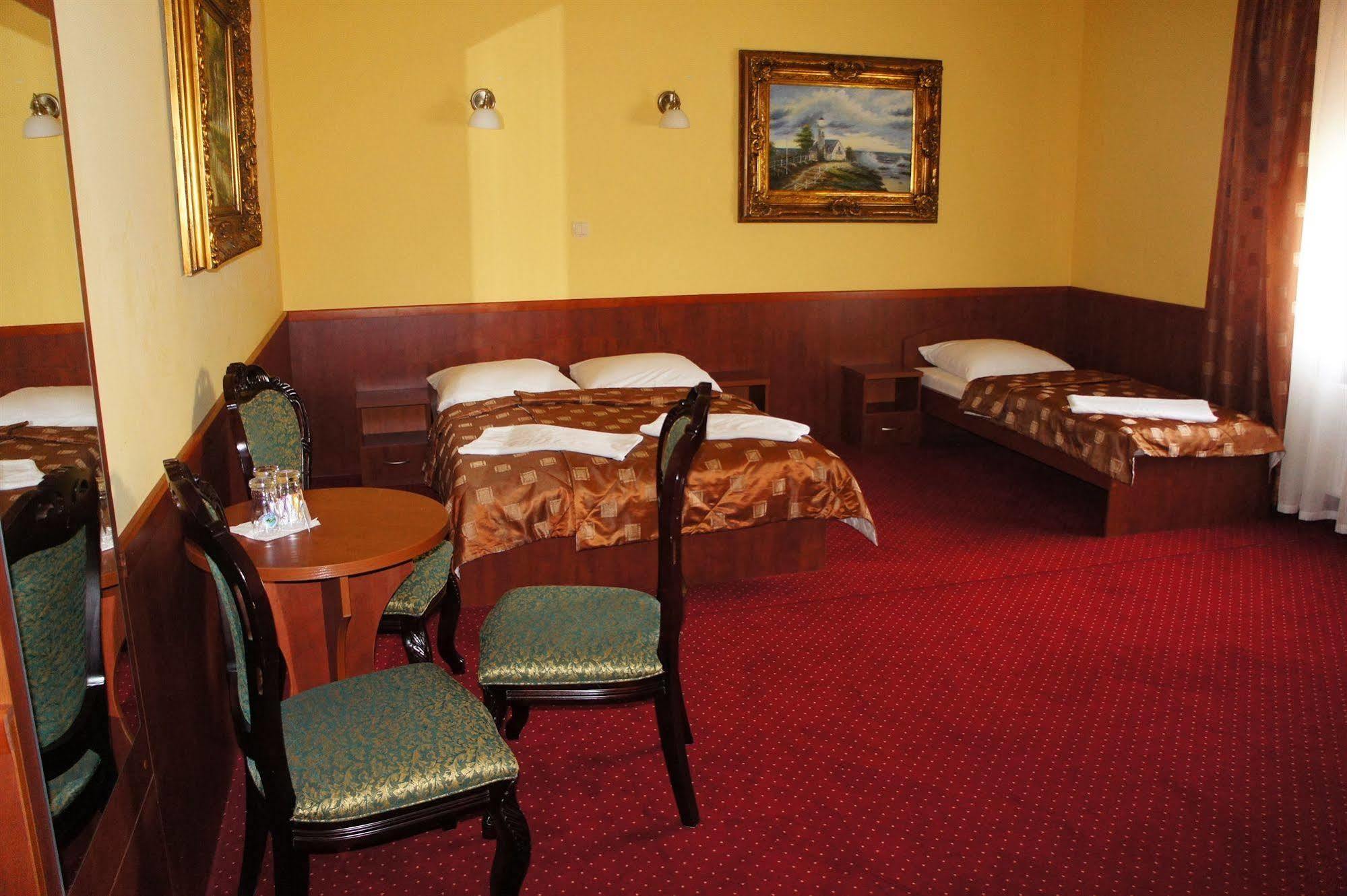 Hotel Dobosz Police Kültér fotó