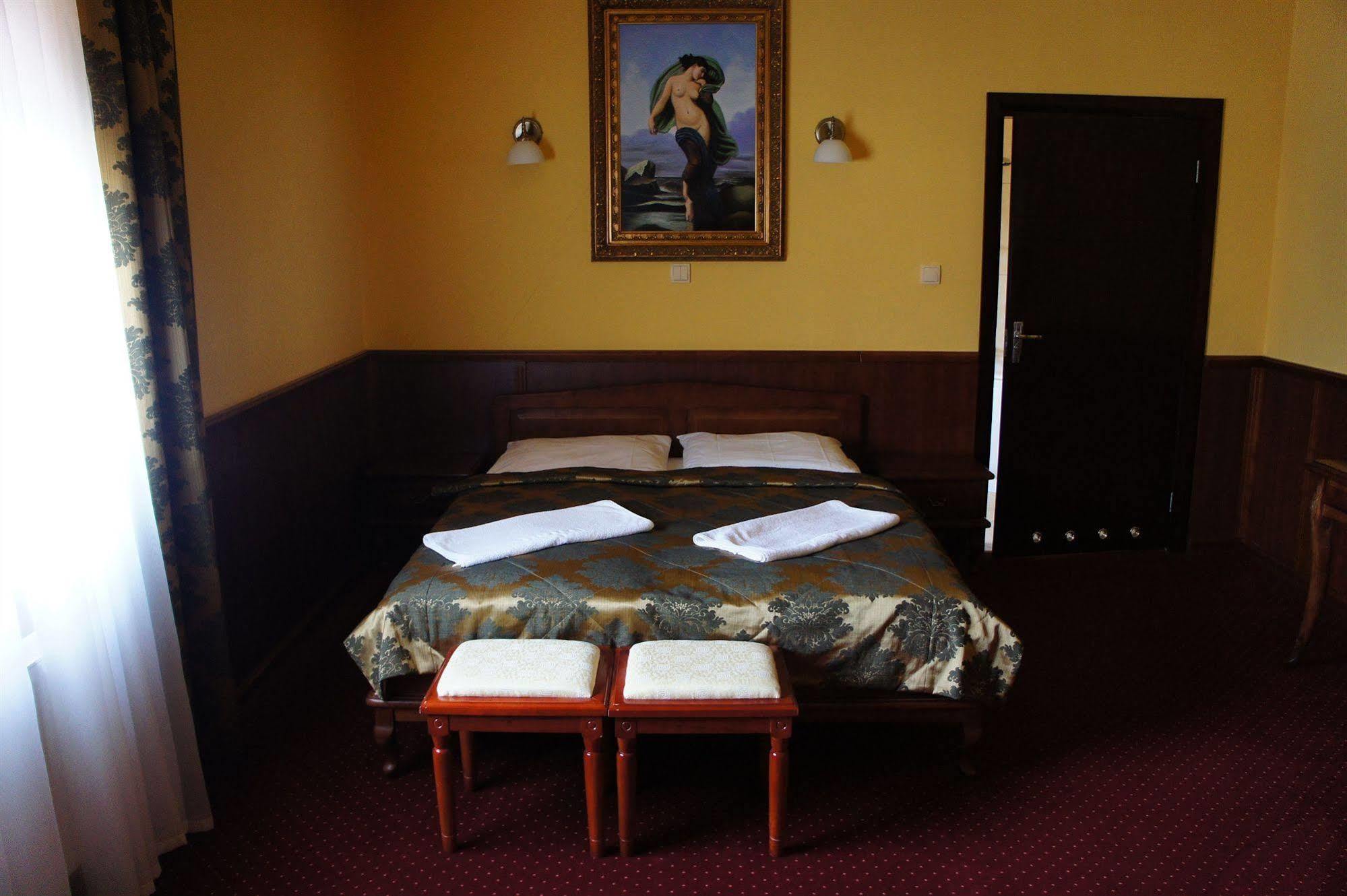 Hotel Dobosz Police Kültér fotó
