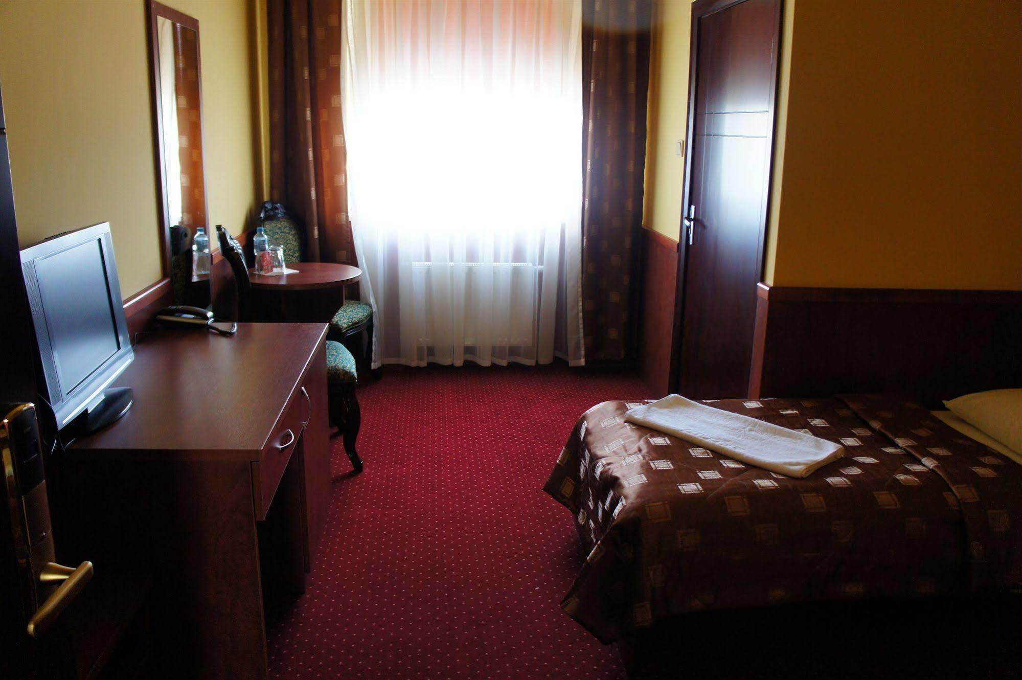 Hotel Dobosz Police Kültér fotó